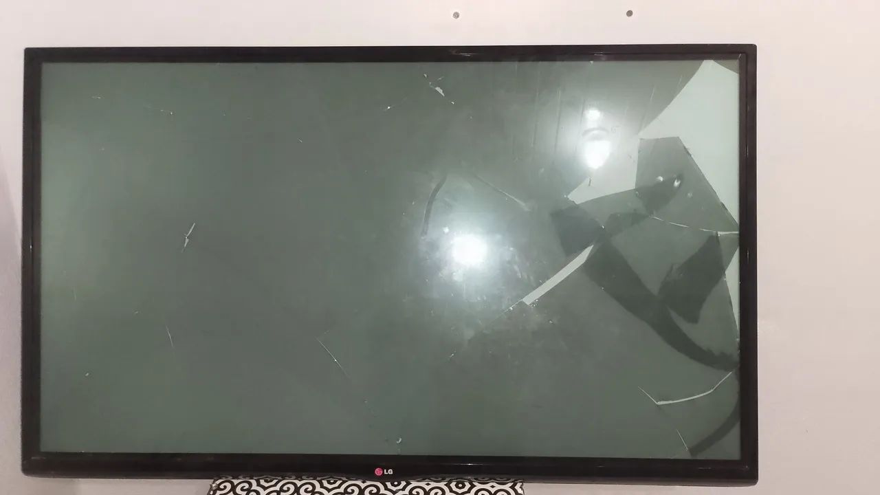 Vendo tv LG 50 polegadas pra retirada de peças 