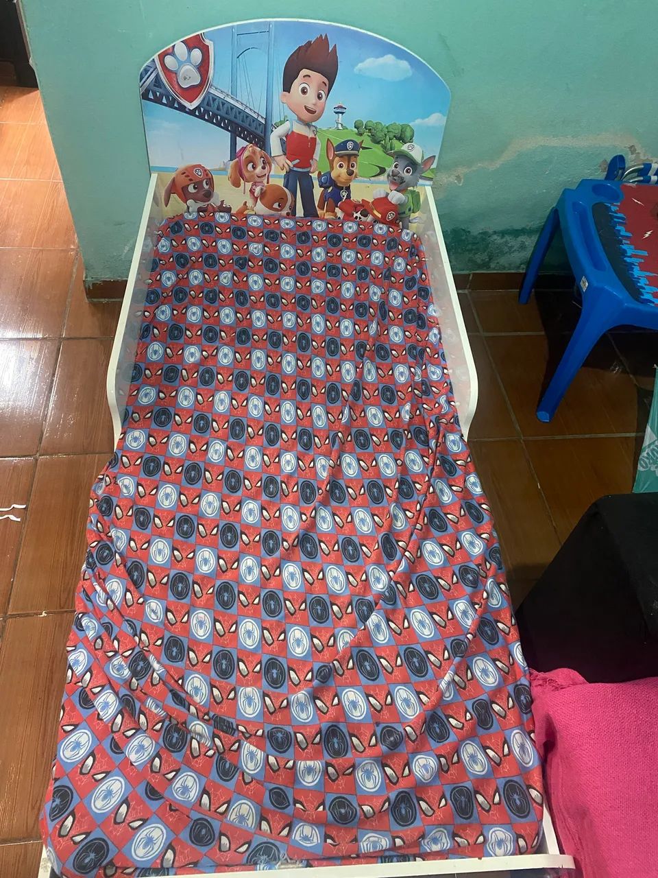 Vende uma cama infantil menino