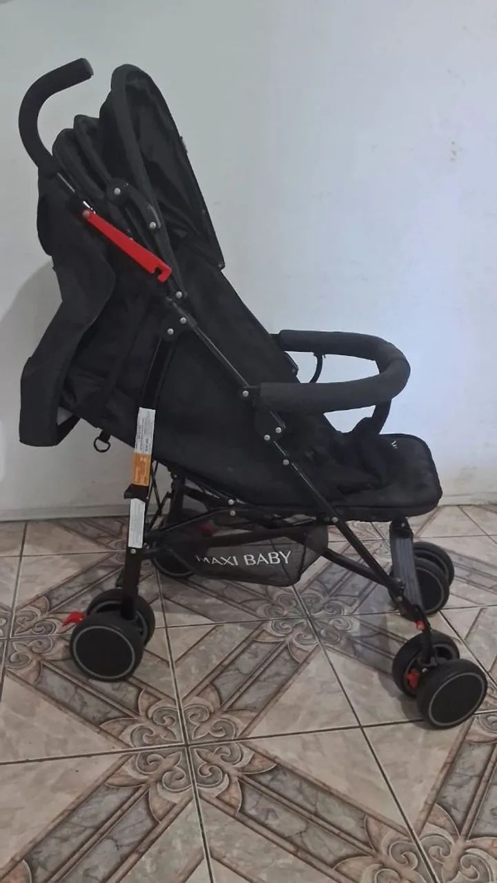 VENDE-SE UM CARRINHO DE BEBÊ. - Foto 2