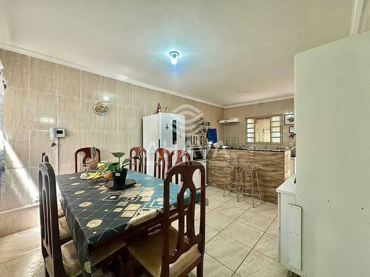 Casa com 4 quartos - Bairro Campo Alegre - Lote de 210m - Foto 5