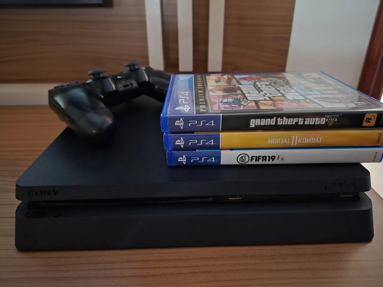 PlayStation 4 Slim 