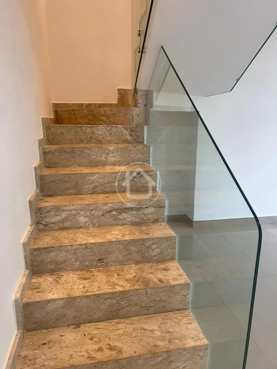 SOBRADO COM ARMÁRIOS E SOBRA DE TERRENO - Foto 5