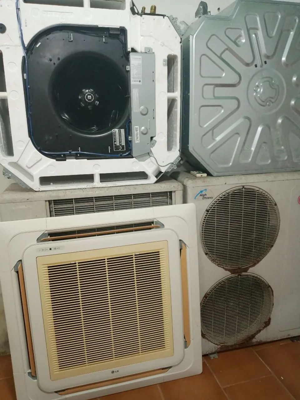 Ar-condicionado 48.000 BTUs funcionando 