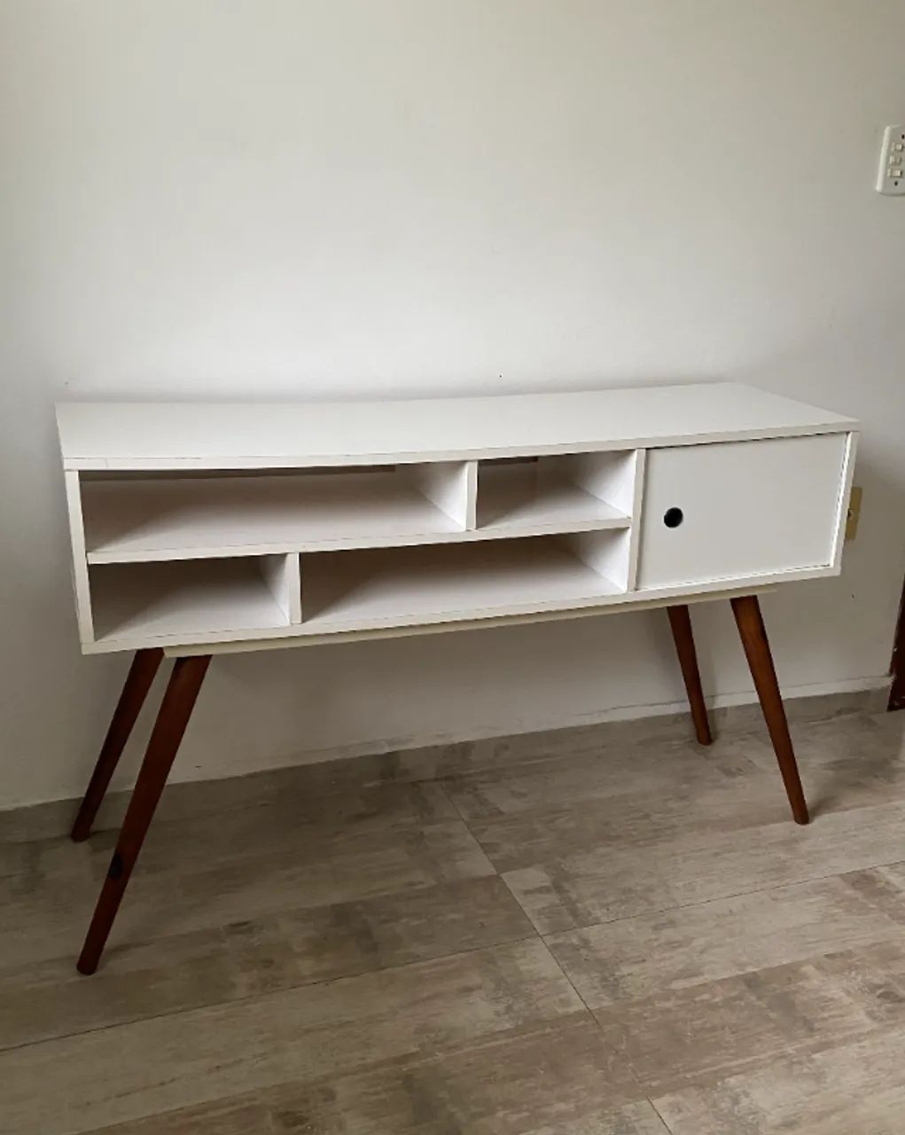 Rack branco estilo retrô