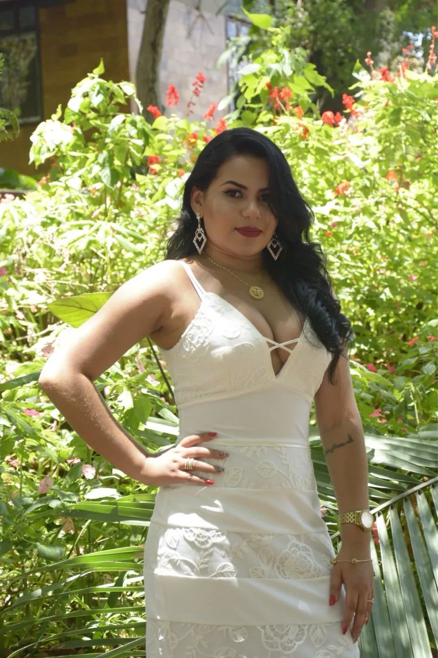 Vestido Branco - Renda e Detalhes em Cetim - Foto 2