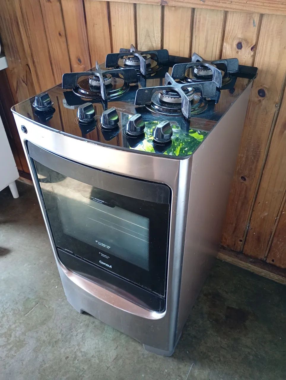 Consul Glass-Top Stove with 4 Burners