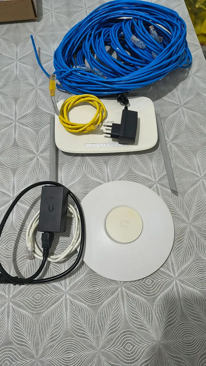 Kit Rede: UniFi AP (PoE 24V) + TP-Link AC900 + 10 Cabos Cat6 2,5m certificado + 25m Cat5e
