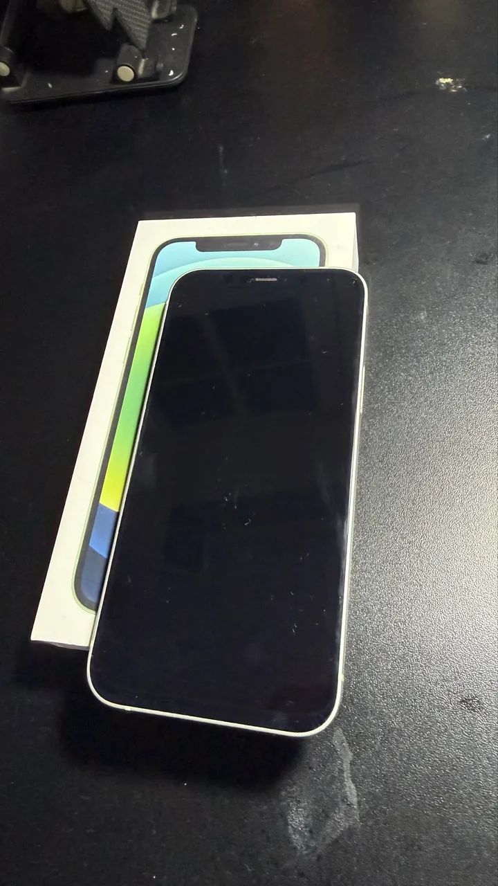 iPhone 12 64GB usado