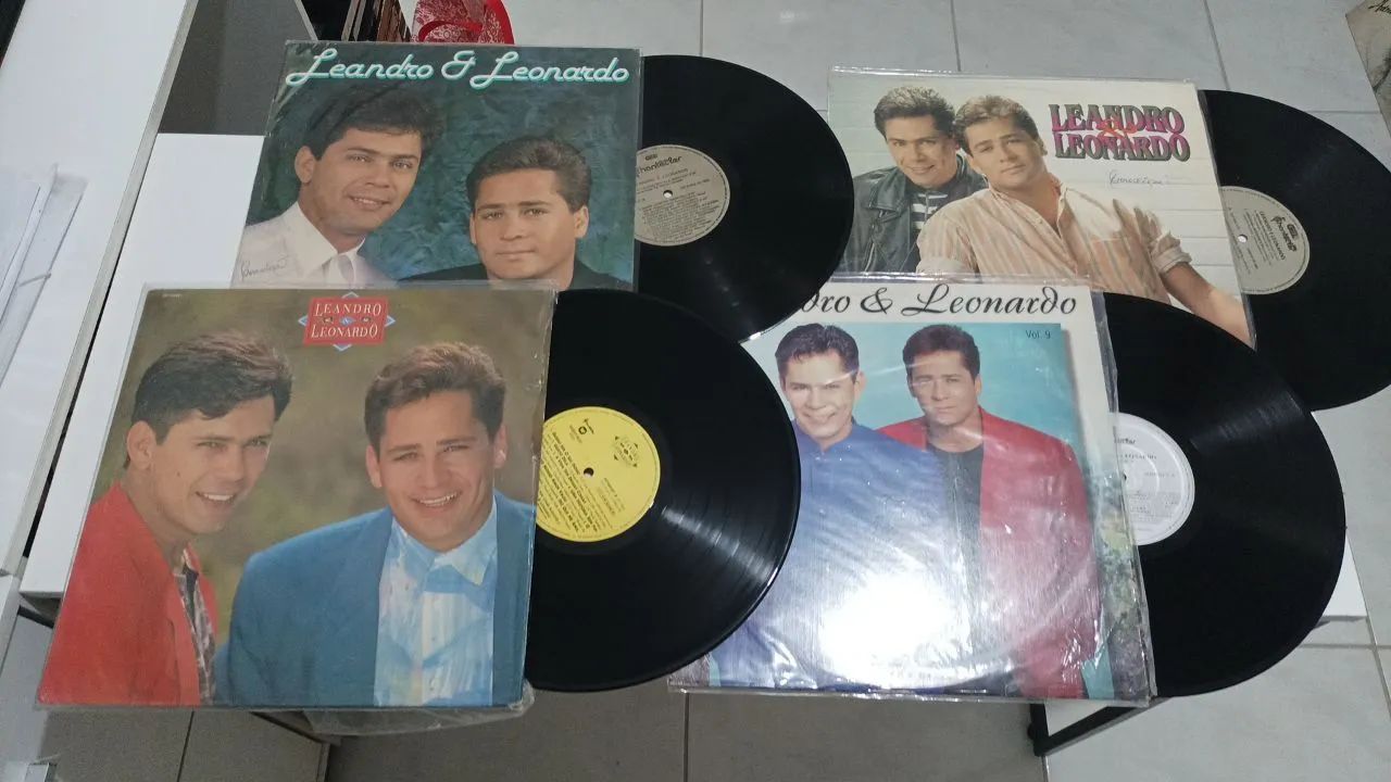 Leandro e Leonardo lote 4 Lps excelente - CDs, DVDs etc