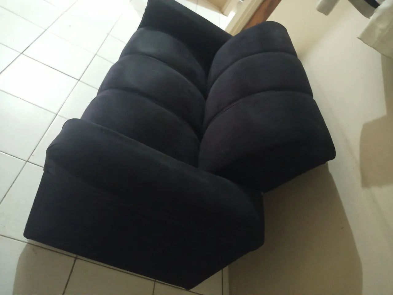 Sofá três lugares preto - Foto 2