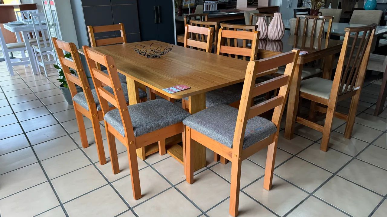 Mesa c/ 6 cadeiras de madeira NOVA  - Foto 4