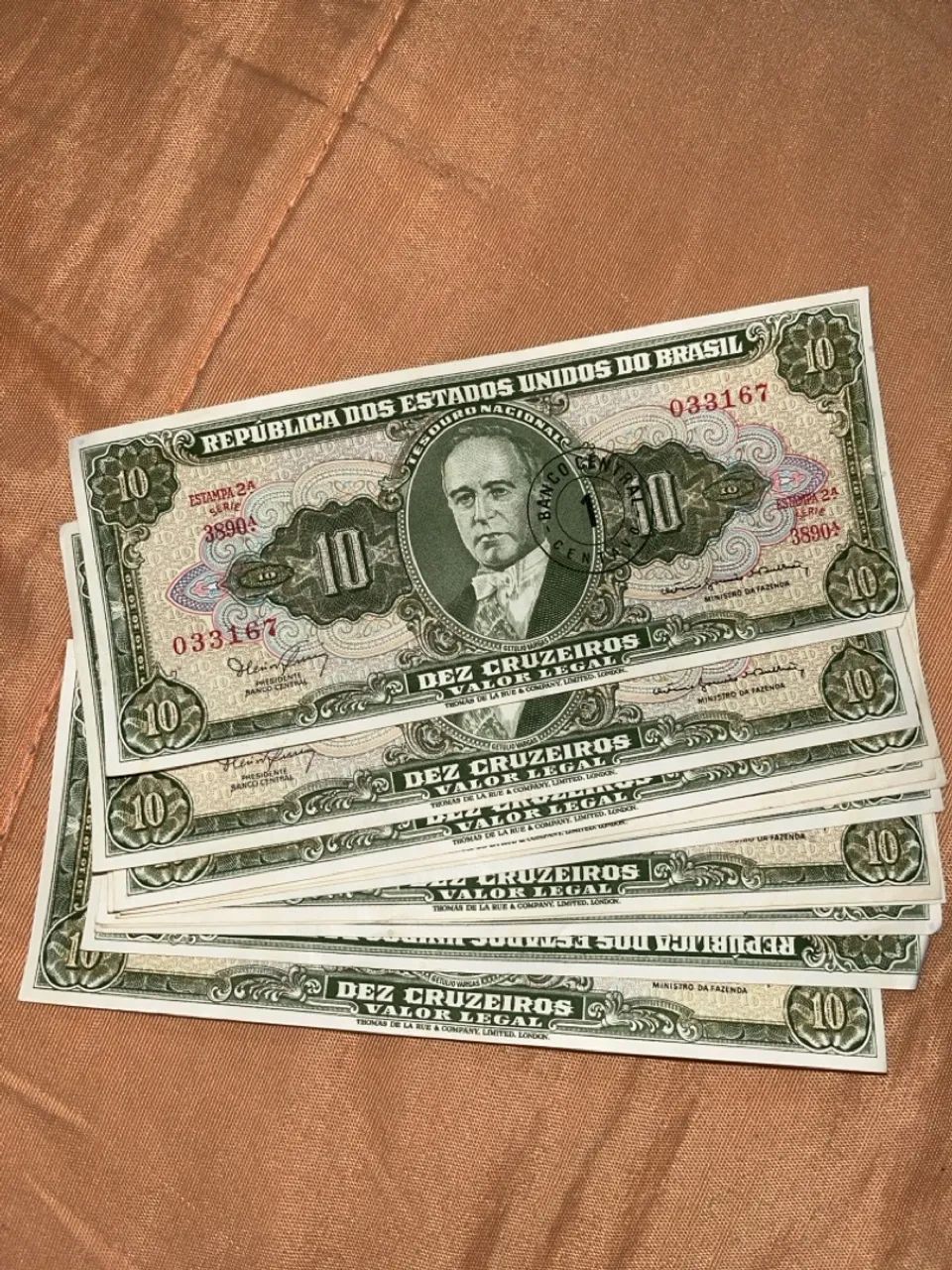 11 cédulas de 10 cruzeiros 