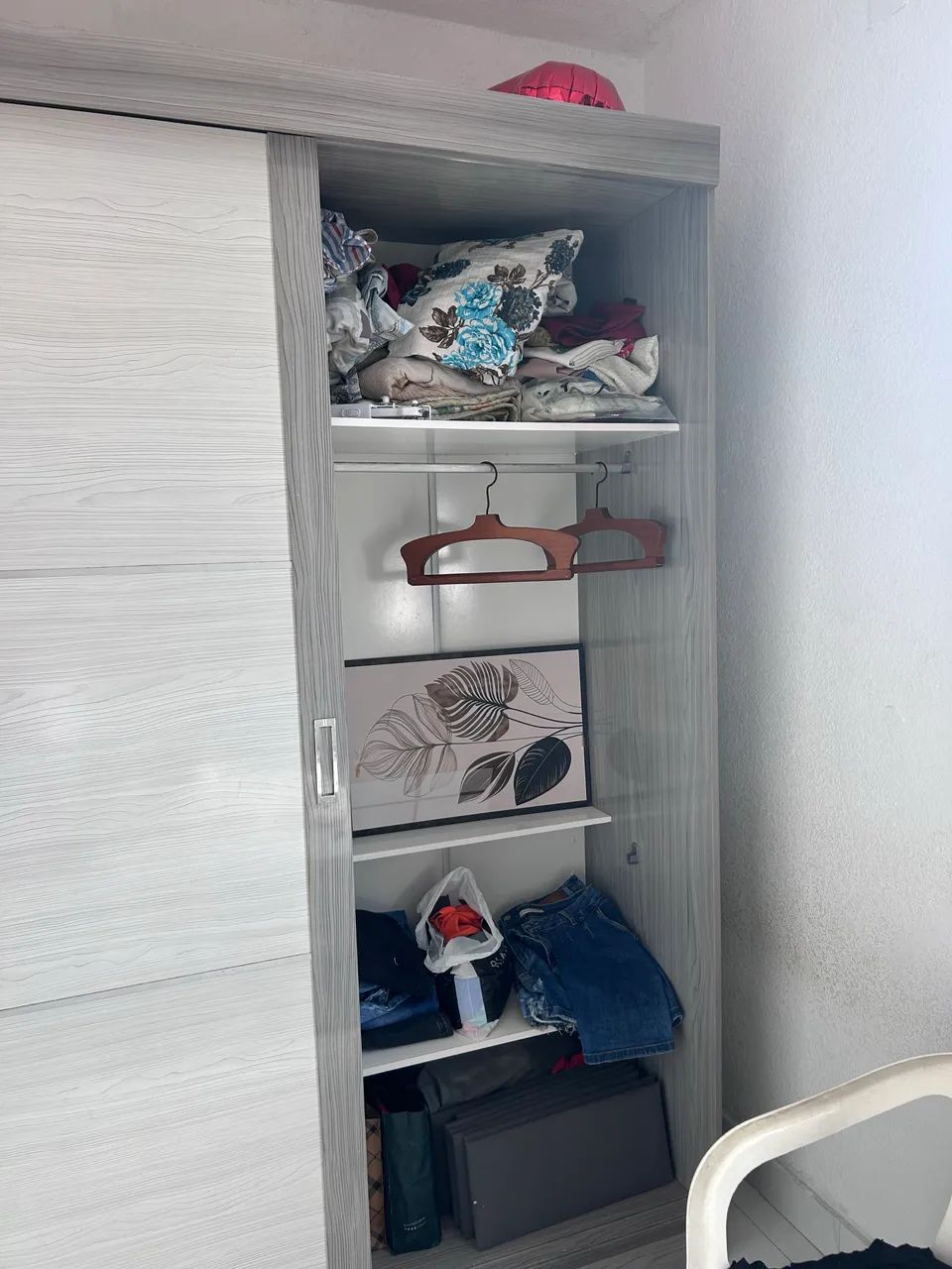     Guarda-Roupa Casal 3 Portas de Correr com Espelho - Foto 2