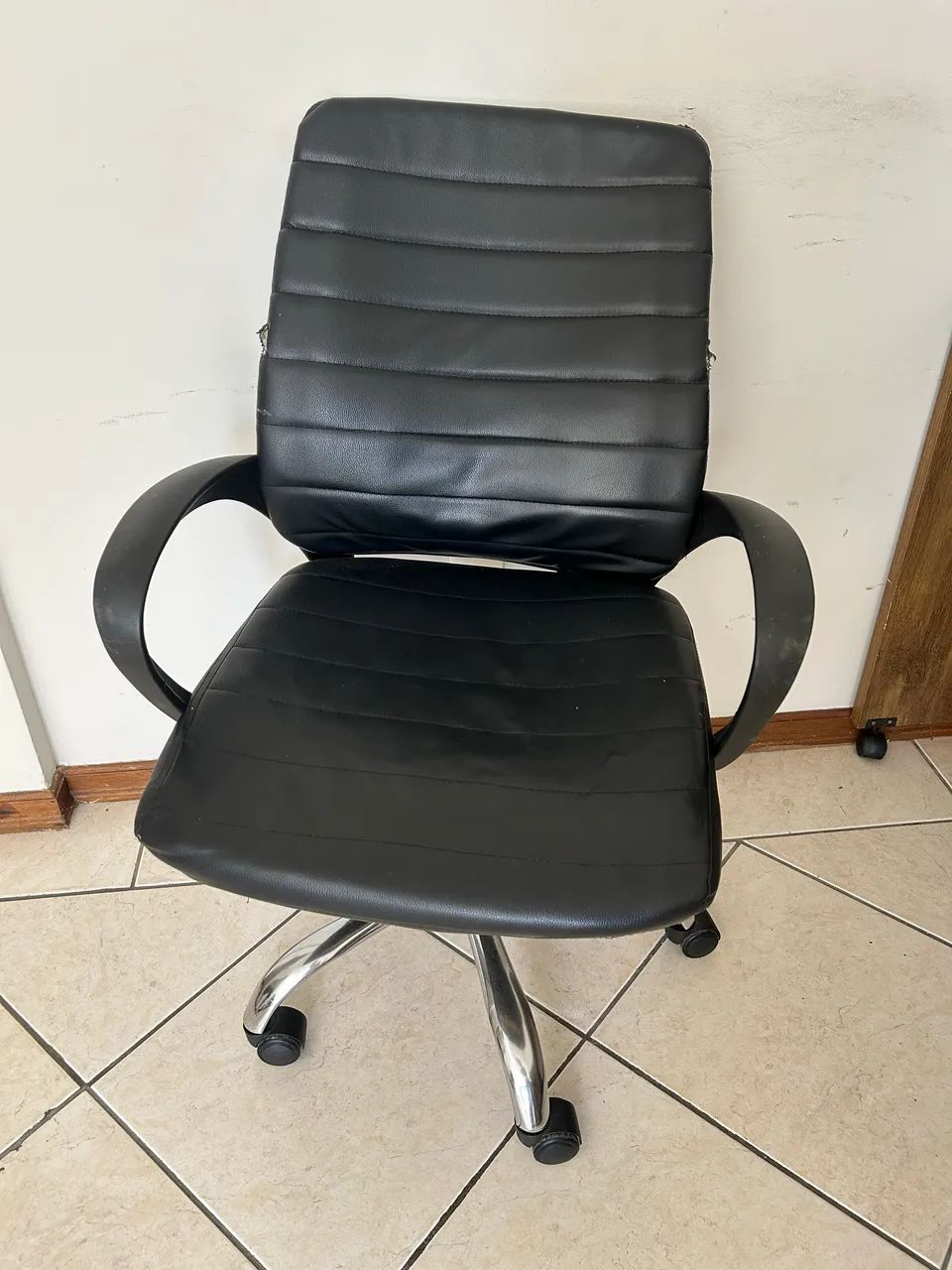 Mesa e cadeira de escritório  - Foto 2