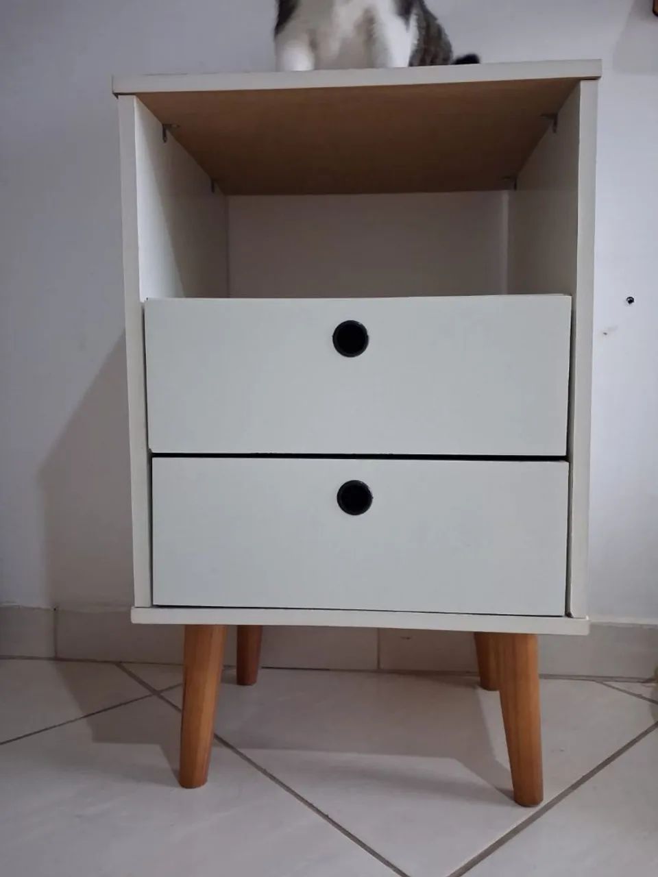 Mesa de Cabeceira Pés Palito 