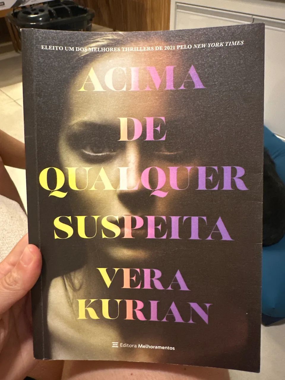 Livro - acima de qualquer suspeita