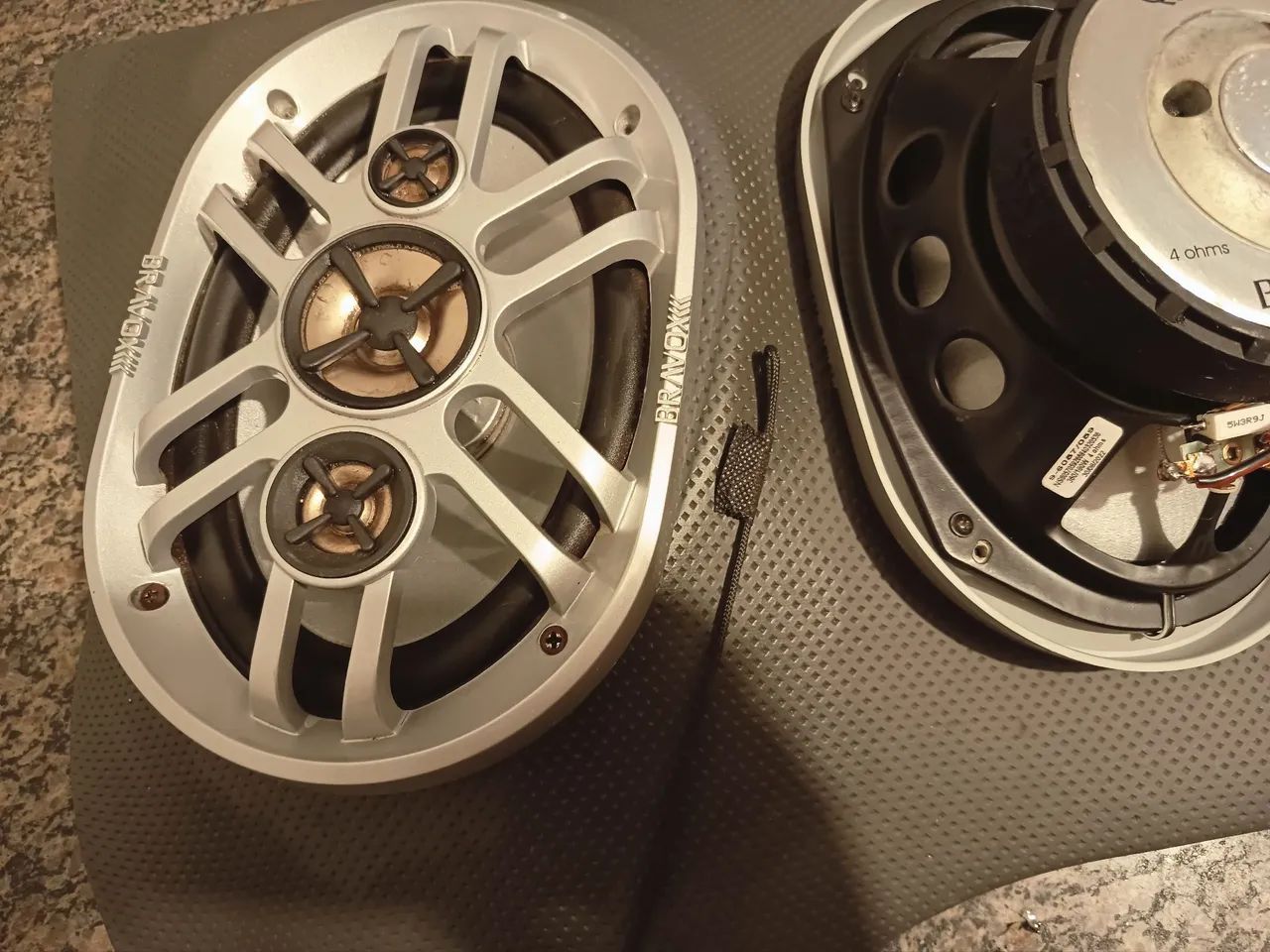 Caixa de som, auto falante 6x9 bravox, subwoofer painner 12 polegadas, etc