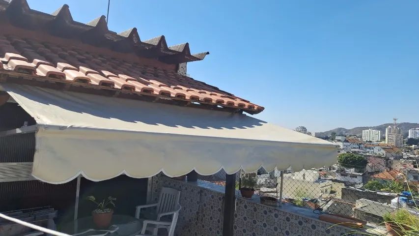 Toldos bege, com ferragens - excelente estado de conservação