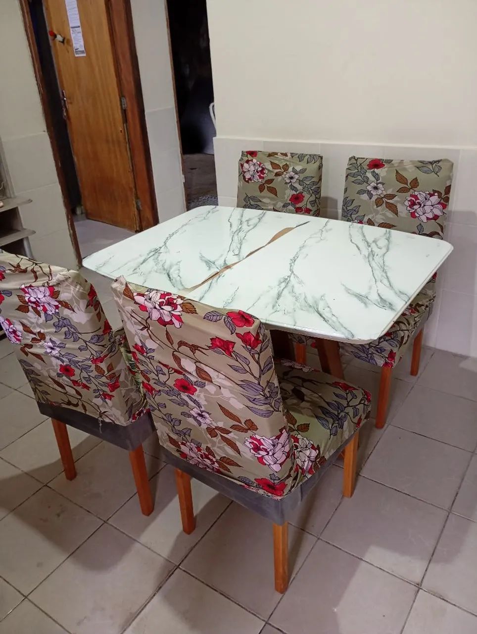 Mesa com 4 cadeiras  - Foto 2