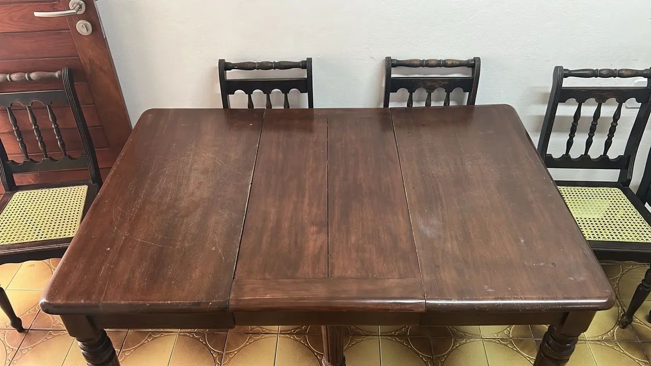 Conjunto de 8 cadeiras e mesa - Foto 4