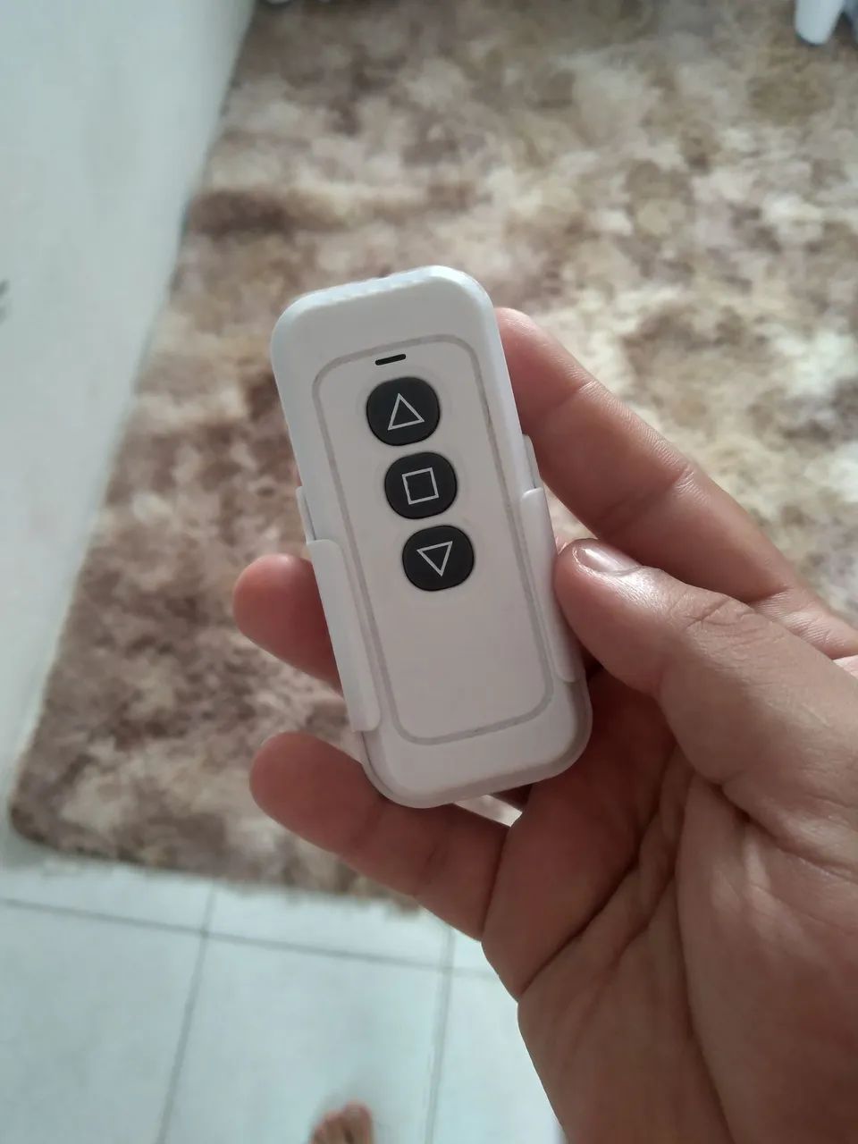 Tela de Projeção Retrátil Elétrica 84 Polegadas - Foto 3