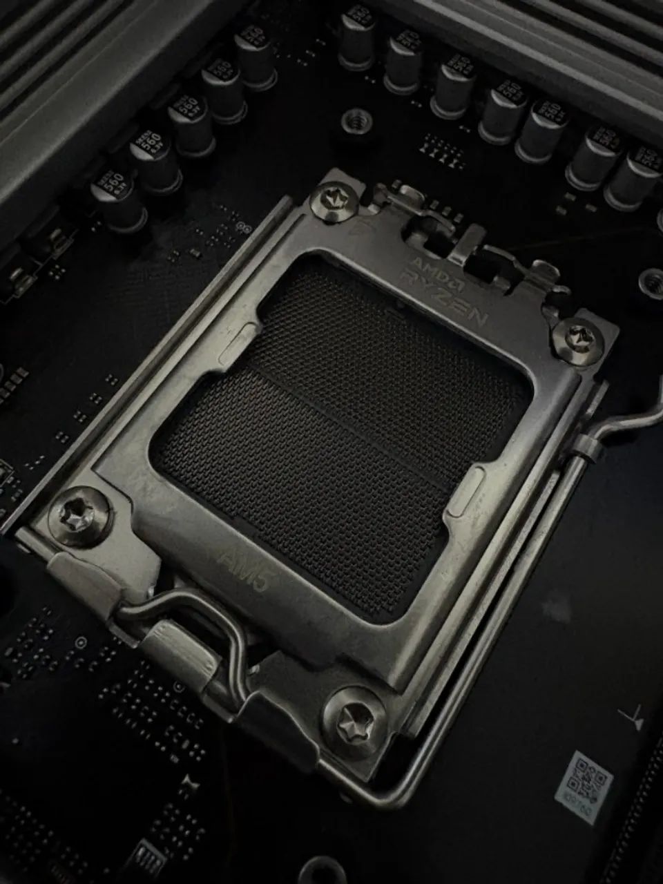 Placa mãe B650 MSI Gaming Plus AM5 NA GARANTIA DDR5 AMD - Foto 3