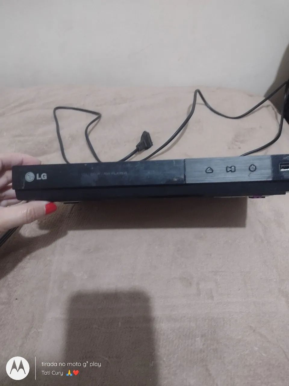 Vendo DVD LG com cabos funcionando está sem controle 