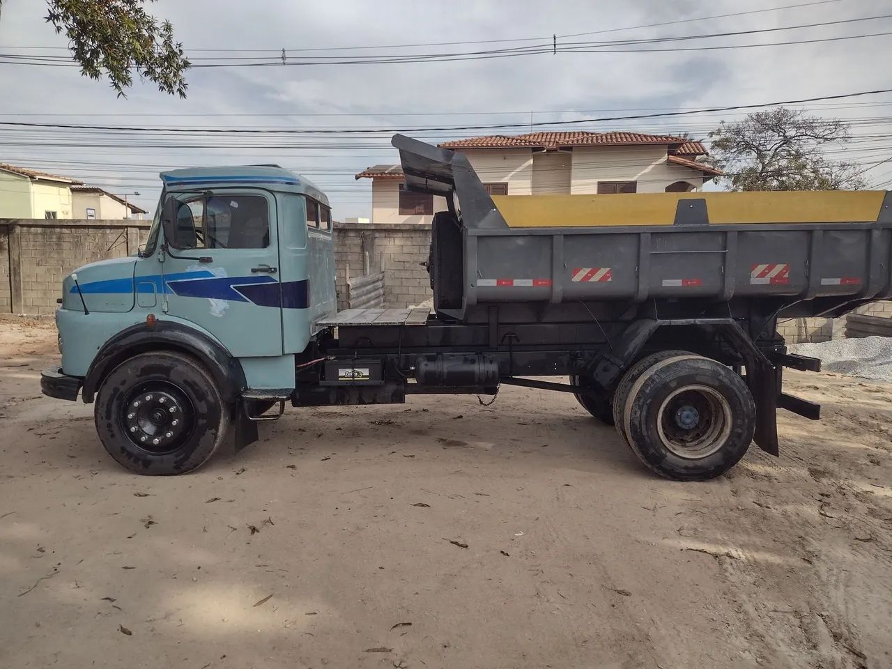 Caminhão báscula 1113