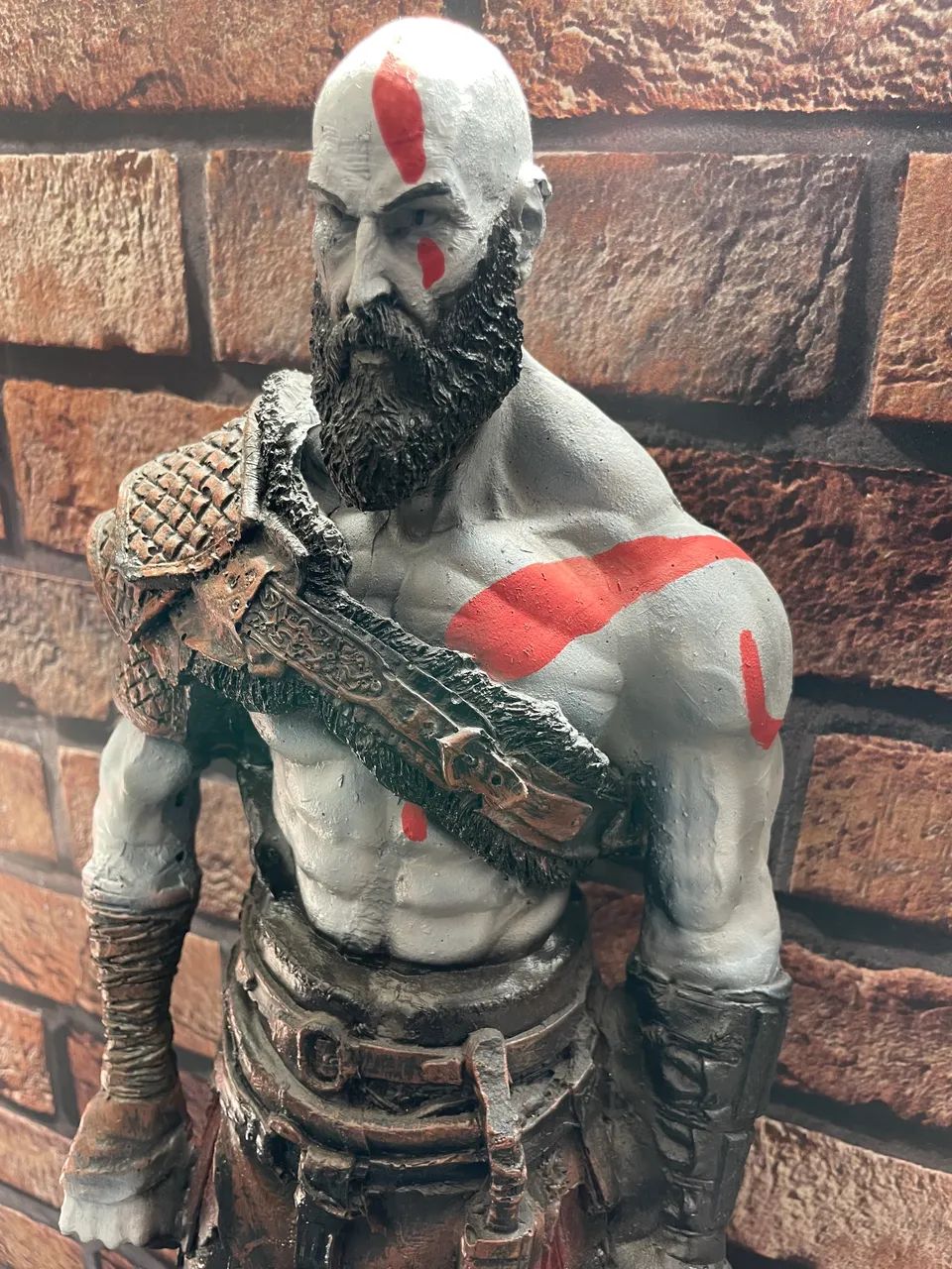 Estátua de gesso Kratos/Batman - Foto 3