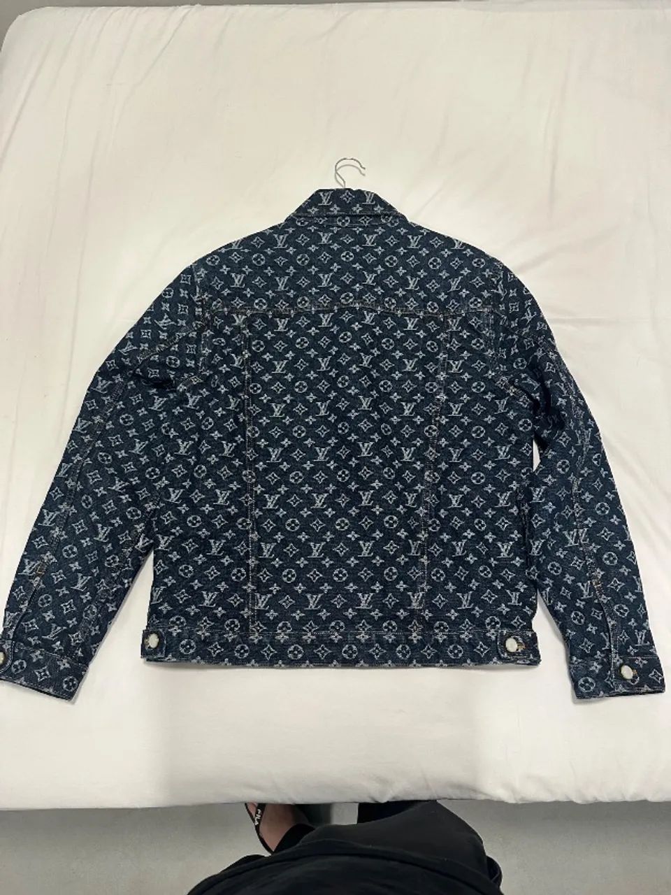 Jaqueta Jeans Louis Vuitton com Jacquard Monogram LV - Foto 3