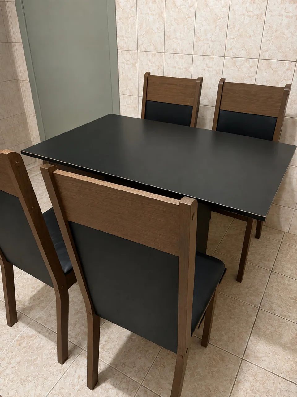Mesa 4 cadeiras preta
