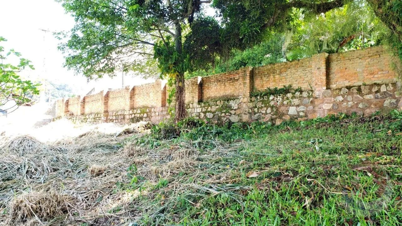Terreno de 949.6m² no bairro Agronômica