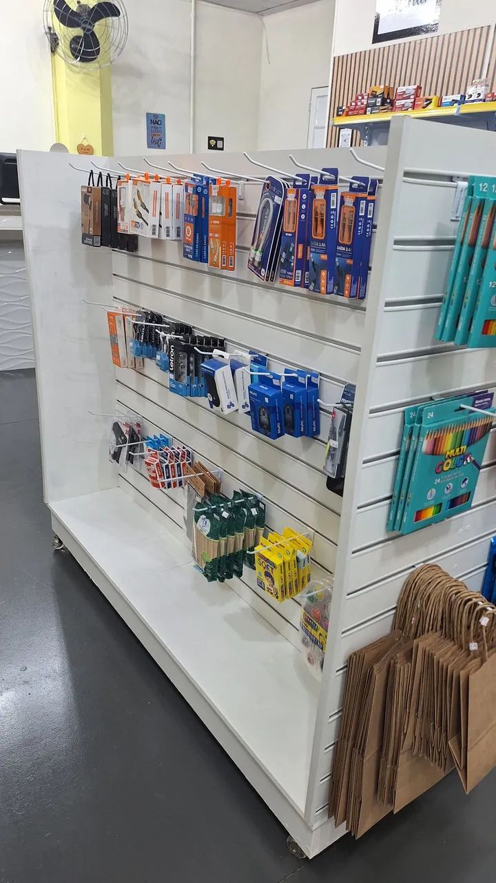 Expositor de Chão Canaletado 