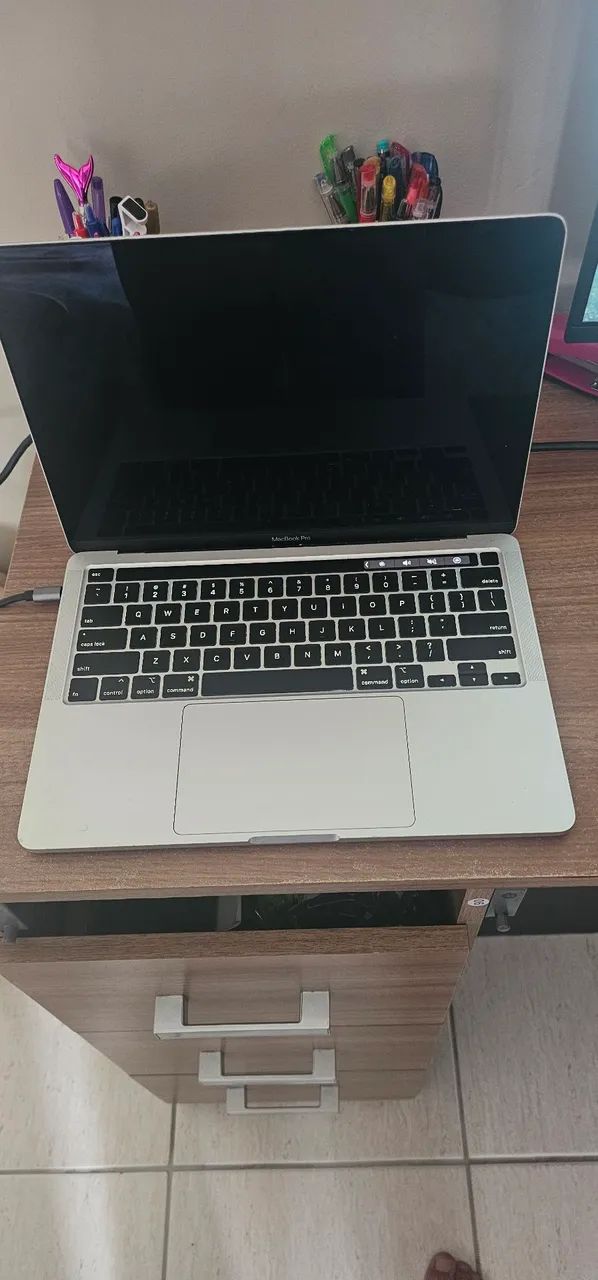 MACBOOK PRO 2020 CORE I5 COM TELA QUEBRADA.  - Foto 2