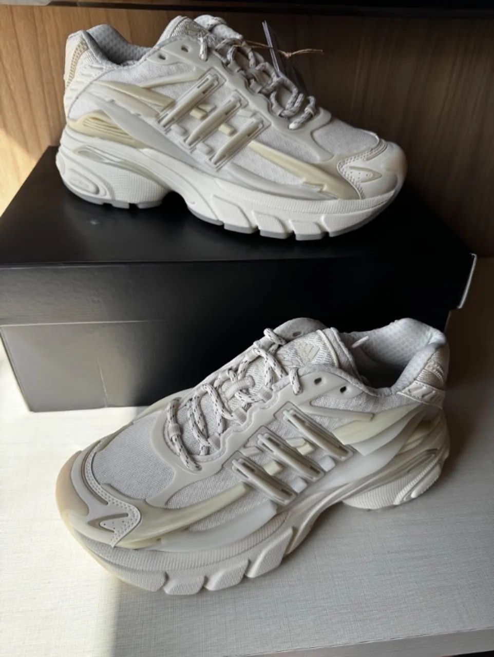 Adistar Jellyfish Chalk White x Pharrell Williams - Foto 2