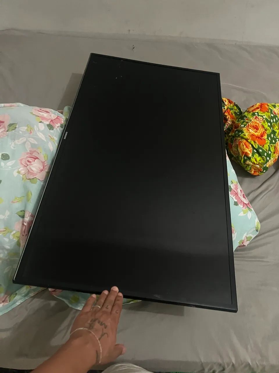 Tv Samsung 43 polegadas, tela está quebrada somente para retirada de peças ! 