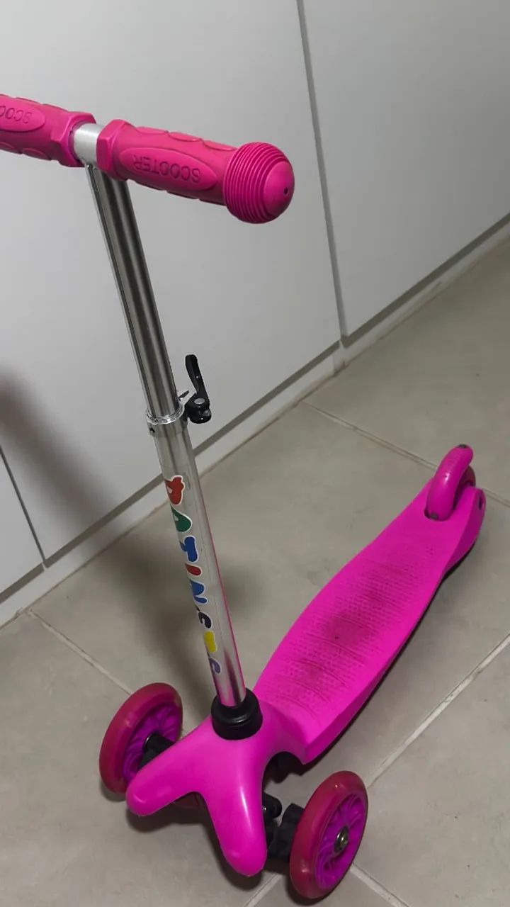Patinete Infantil - 3 Rodas e Com Led Rosa - Foto 5