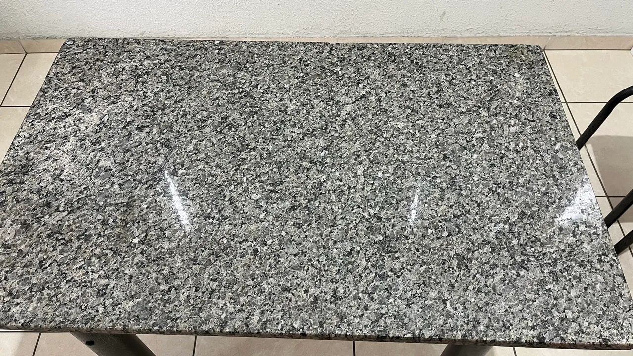 Mesa com 4 cadeiras