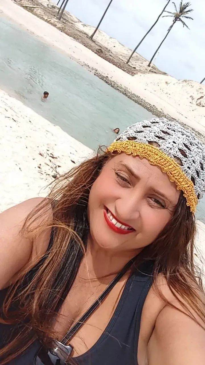Sou cuidadora e técnica de enfermagem.