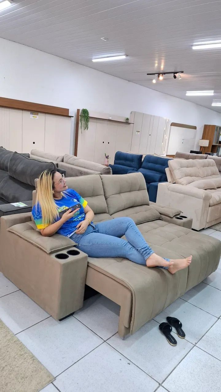 Sofa Retratil e reclinável 2M braço Retratil com USB e porta copos