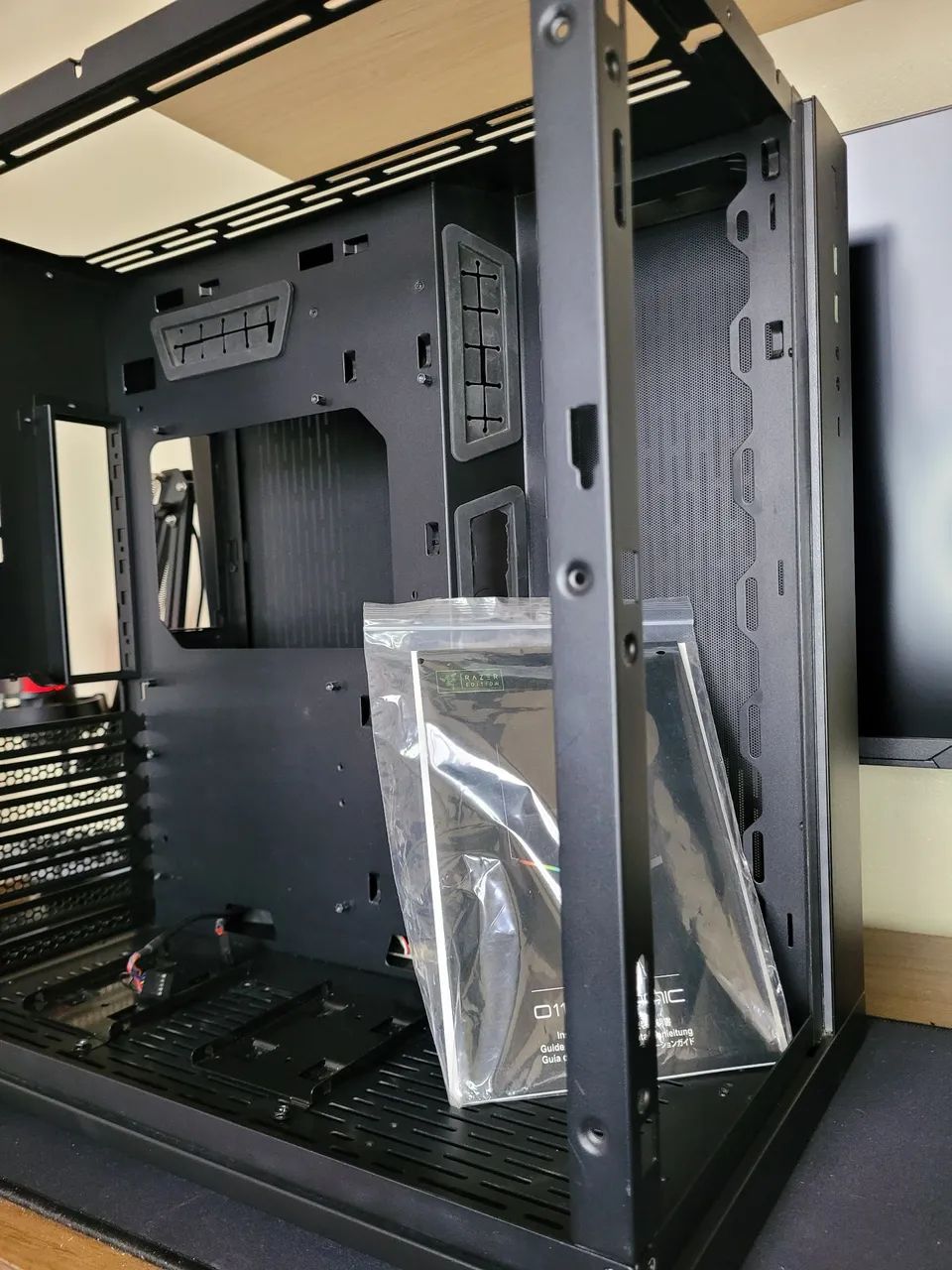 Gabinete Lian Li Razer edition - Foto 4