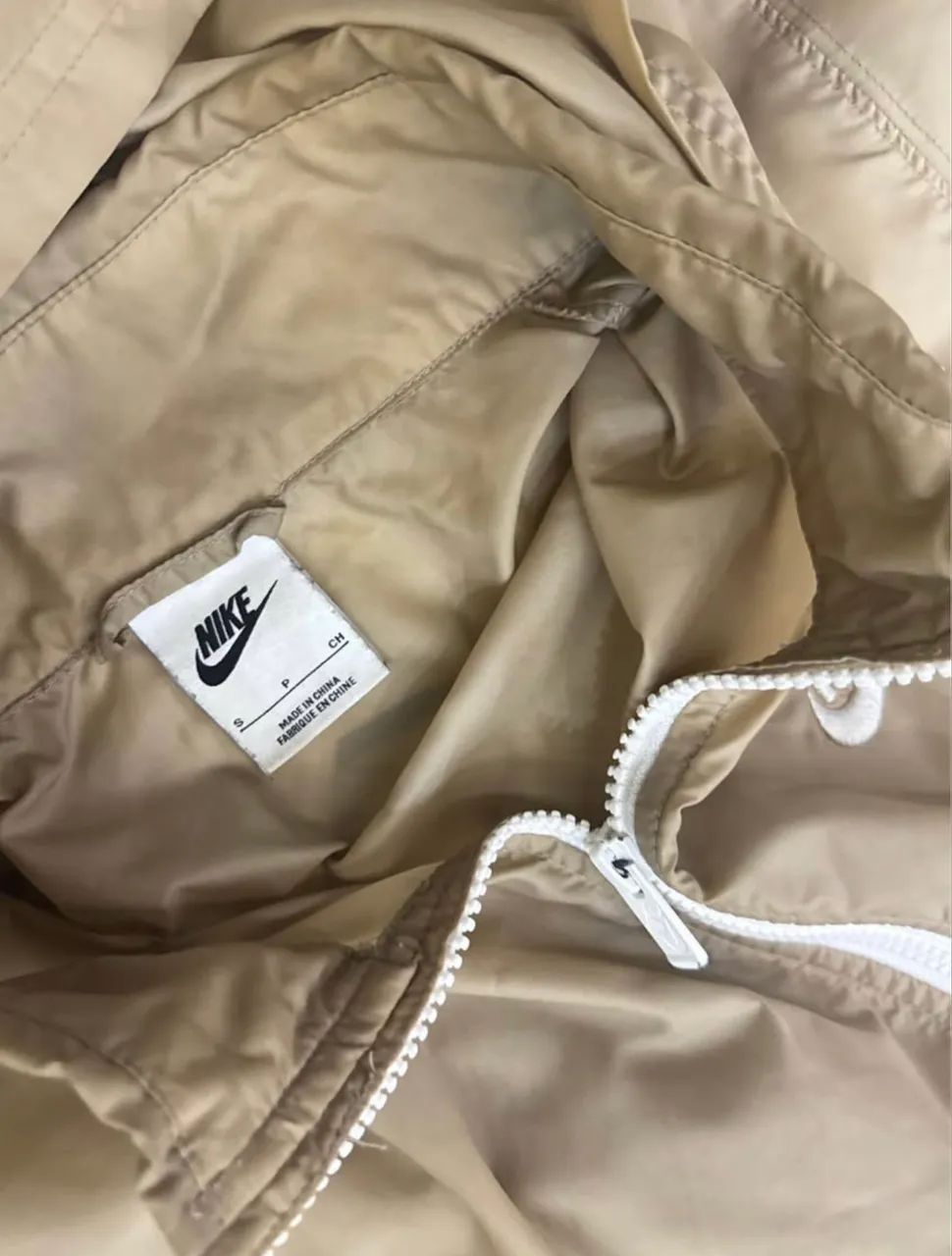 Conjunto Nike woven bege  - Foto 3