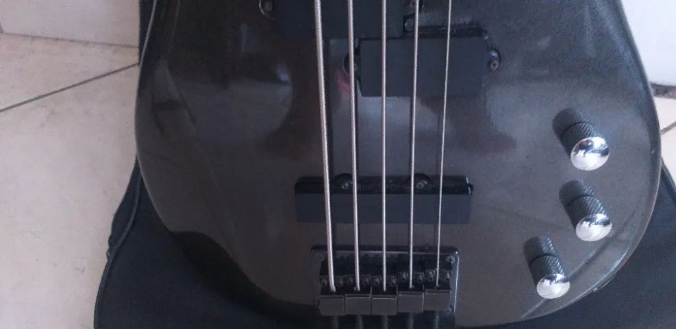 contrabaixo passivo 5 cordas grom's muito macio, blindado acompanha capa e cabo64985864569475122