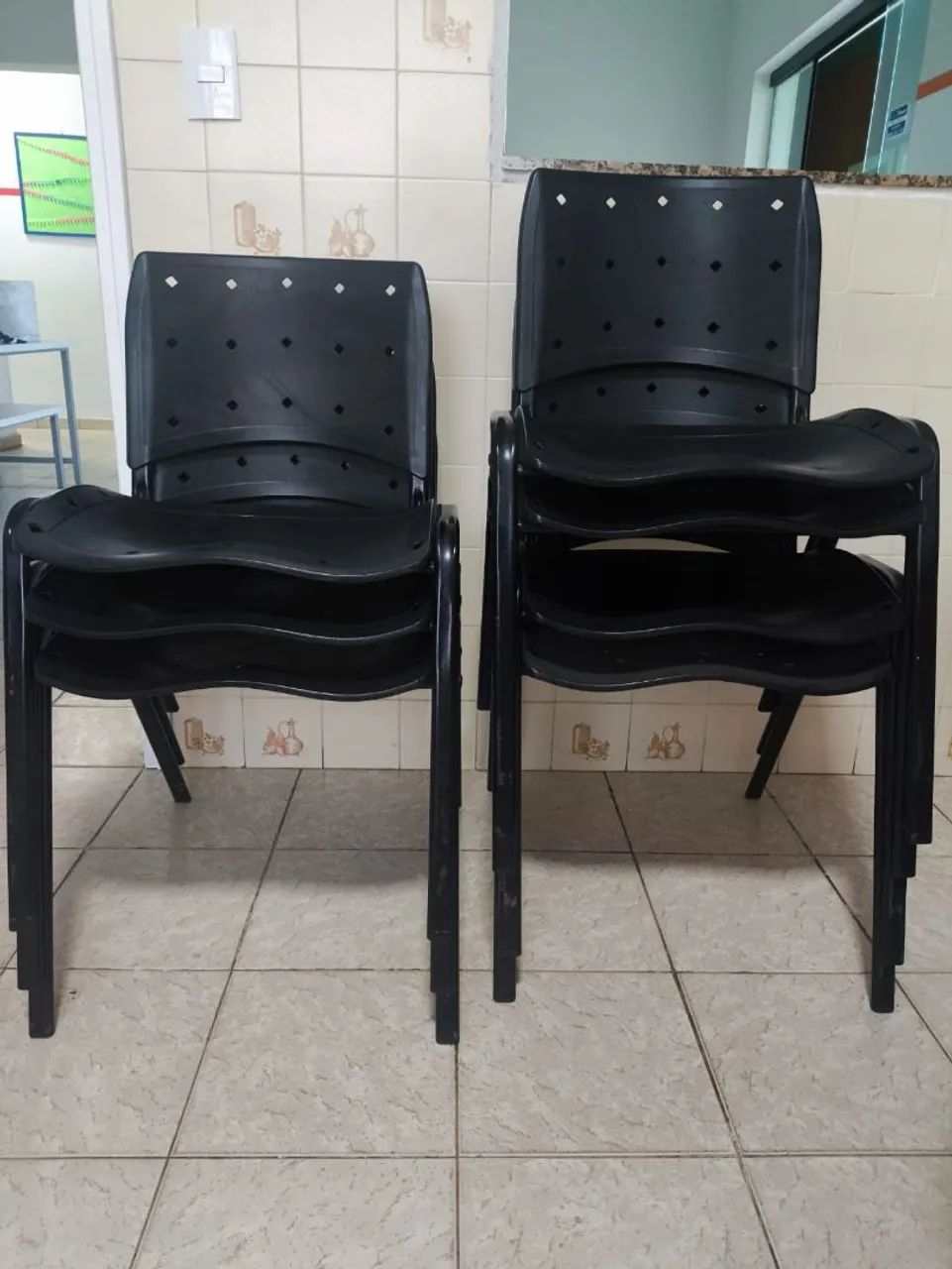 Cadeiras empilháveis  - Foto 3