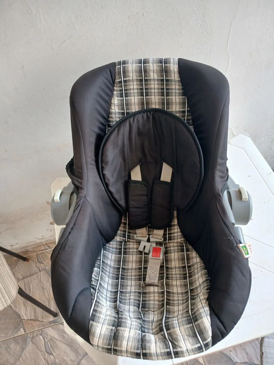 Cadeirinha de Bebê Tutti Baby com Capota e Capa Extra - Conservada