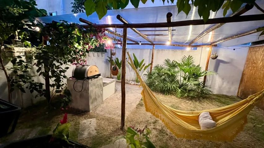 Casa com quintal em condomínio