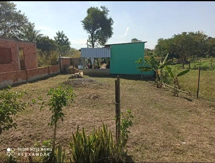 Vendo terreno condomínio fechado cada morador com sua chave portão de garagem na entrada