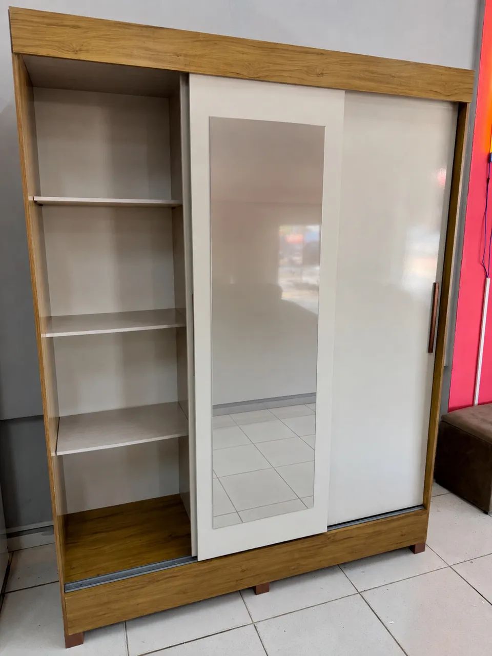 Guarda roupas com portas de correr e espelho  - Foto 2