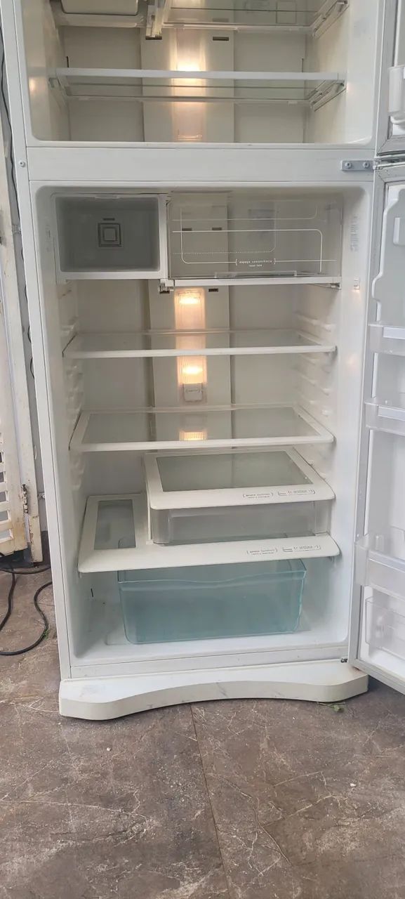 Geladeira Electrolux Digital Frost Free funcionamento perfeito gelando muito bem