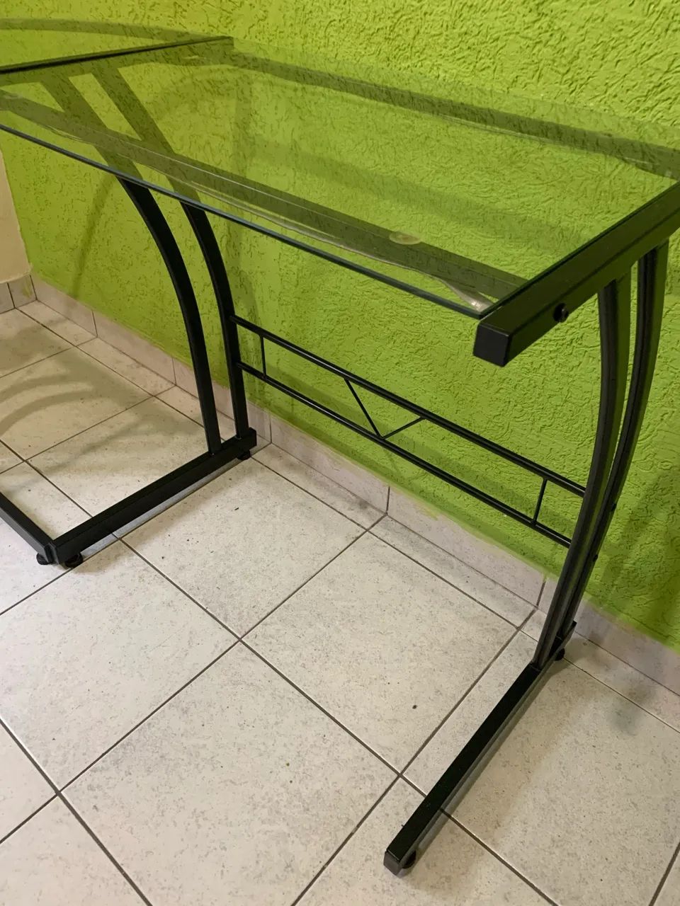Mesa em L industrial com vidro temperado - Foto 2